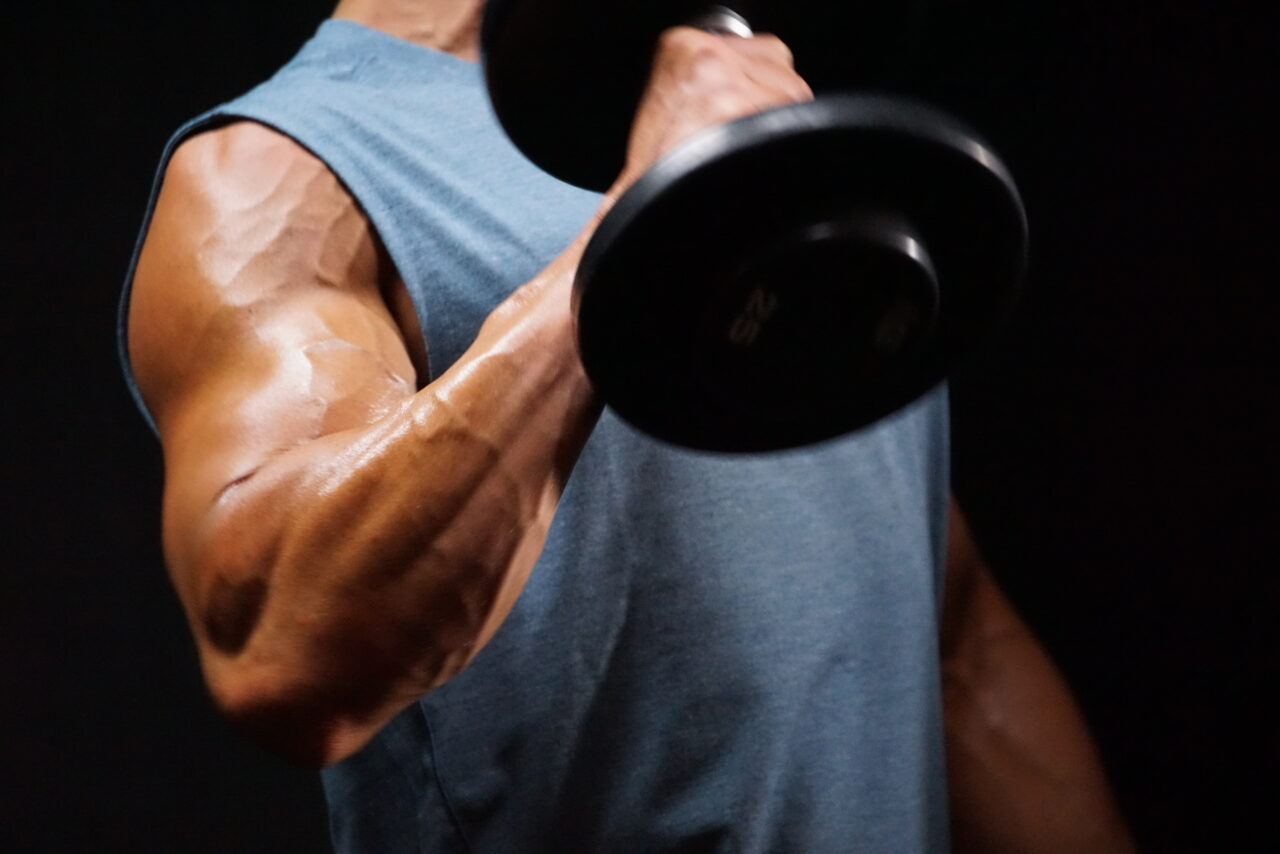 To Build Muscle Fast, You Need to Lift Weights